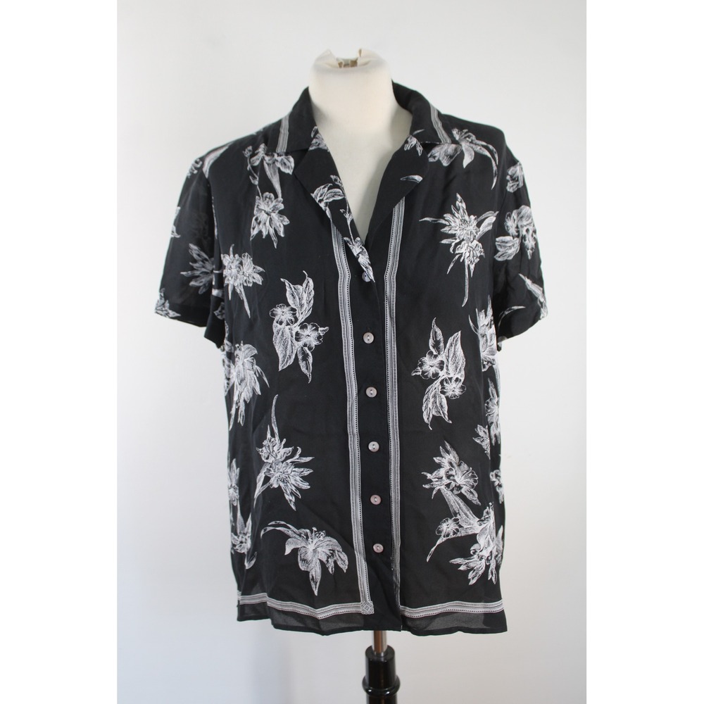 Vtg Liz Claiborne 10 Black Silk Floral Camp Collar Short Sleeve Button Top Shirt
